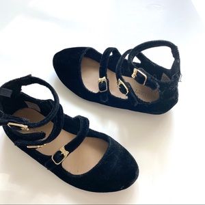 Black faux velvet flats with kitty gold detail 😻